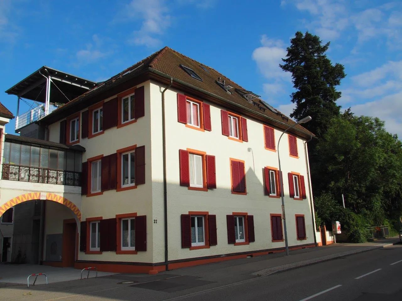Kernsanierung Mehrfamilienhaus, 11 Wohneinheiten (Baujahr 1800) – Ansicht 1