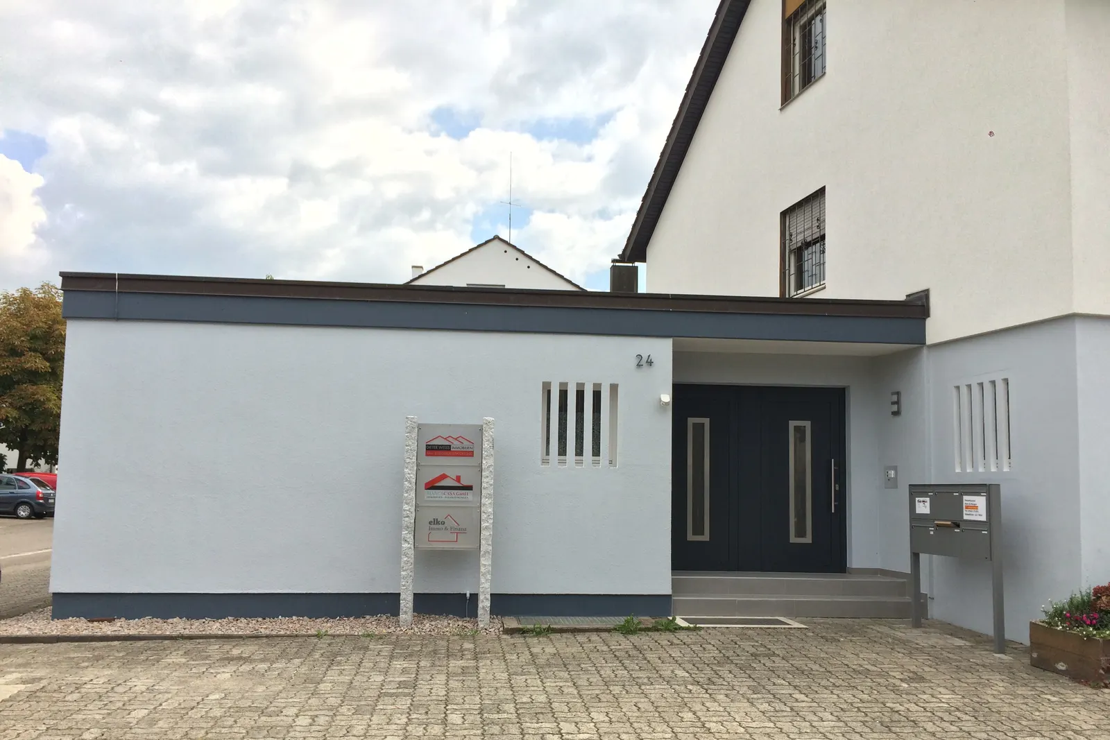 Kernsanierung Mehrfamilienhaus, 3 Wohneinheiten & Geschäftsräume