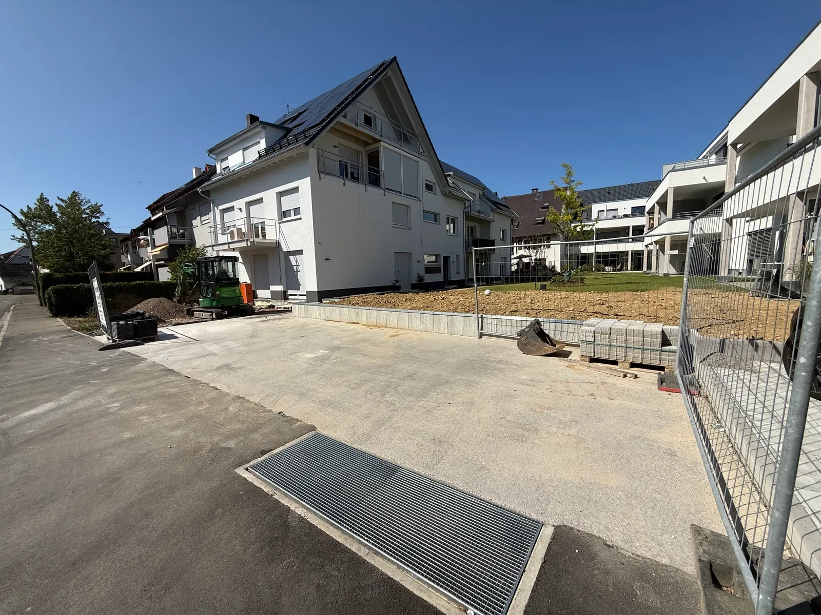 Baustelle und Rohbau eines neuen Wohnprojekts